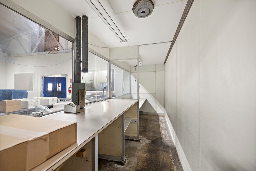 More Photos Of 410-414 Towne Ave, Los Angeles Warehouse For Sale