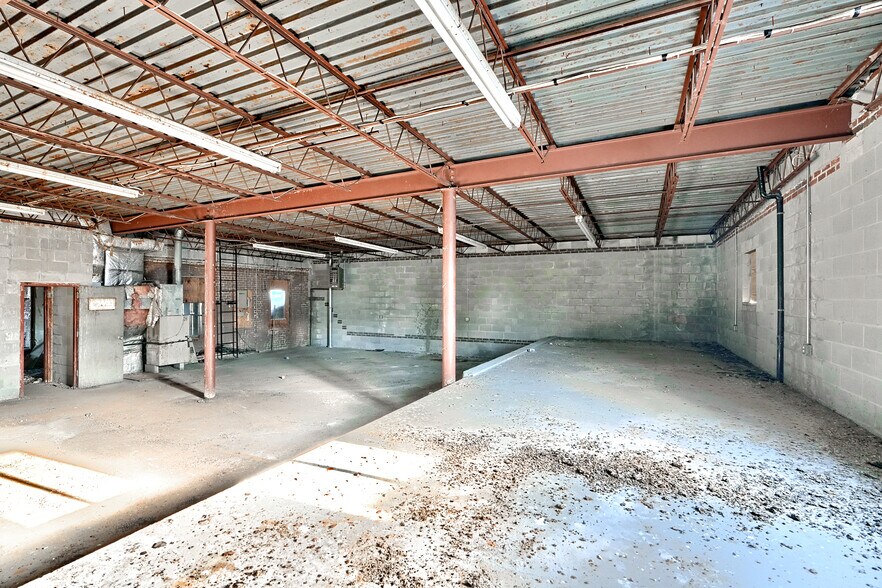 More Photos Of 5400-5402 Reisterstown Rd, Baltimore Light Distribution For Sale