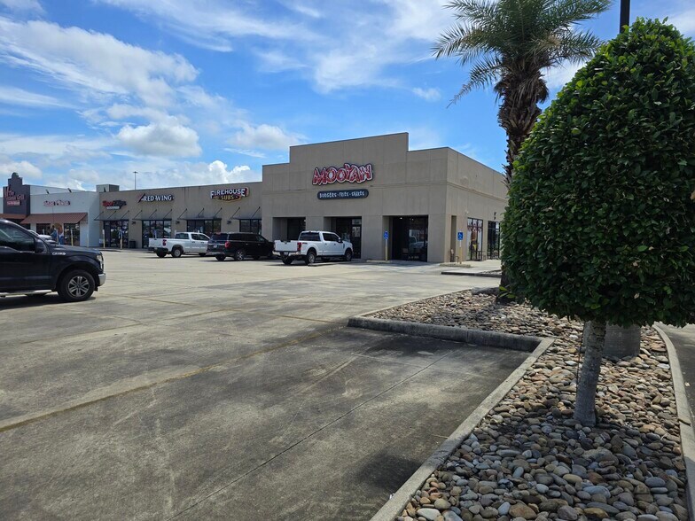 More Photos Of 2706 S Cabela's Pky, Gonzales Restaurant For Lease