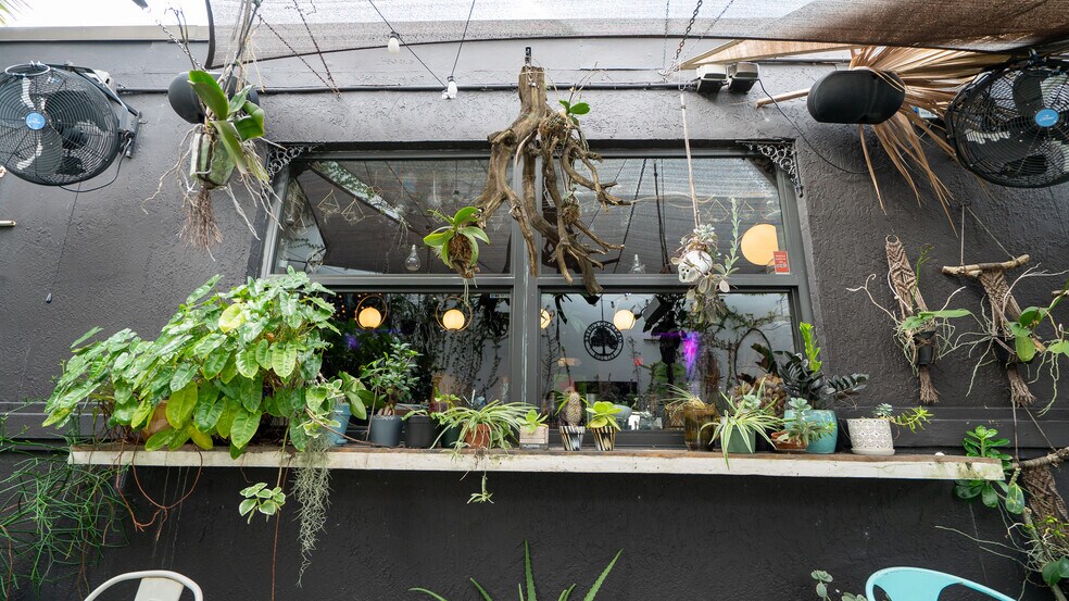 More Photos Of 201-205 NE 31st St, Oakland Park Restaurant For Lease