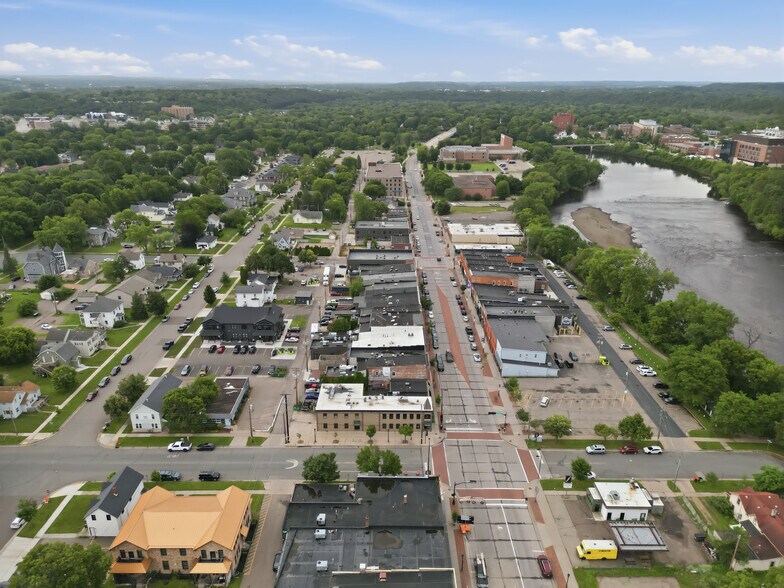 More Photos Of 442 Water St, Eau Claire Bar For Sale