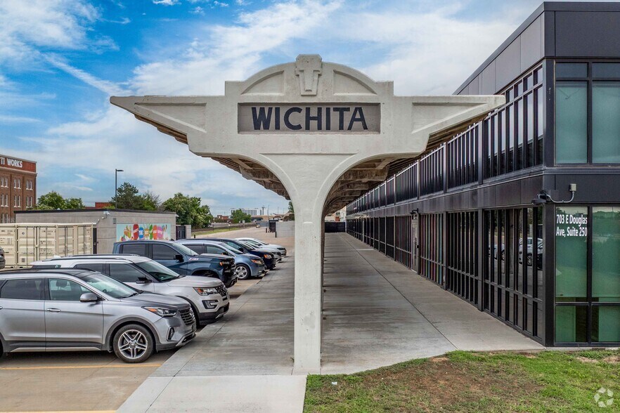 More Photos Of 703 E Douglas Ave, Wichita Office For Lease