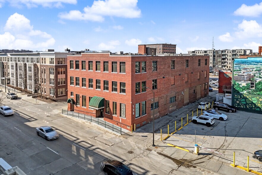 More Photos Of 120 2nd Ave, Des Moines Office For Sale