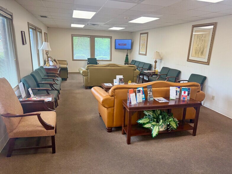 More Photos Of 1814 Hospital Dr, Jackson Healthcare For Sale