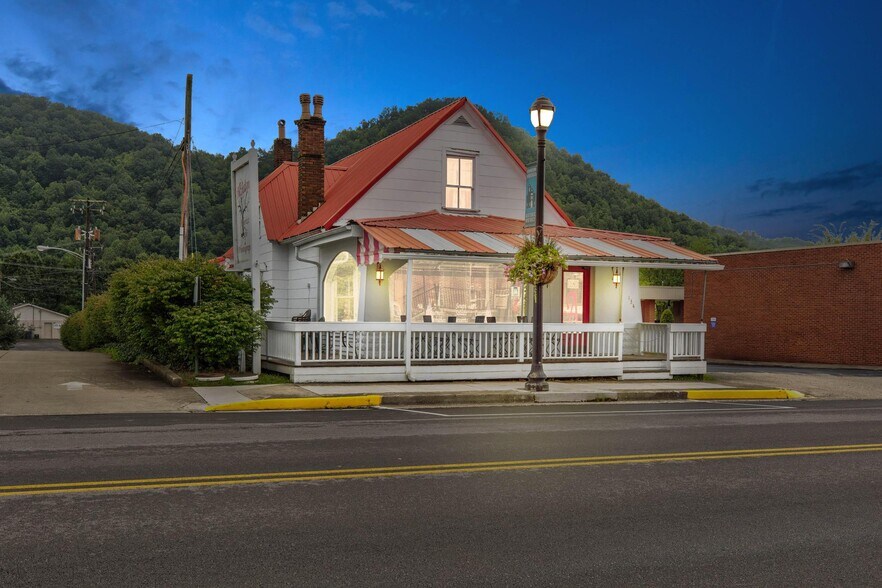 More Photos Of 134 E Main St, Morehead General Retail For Sale