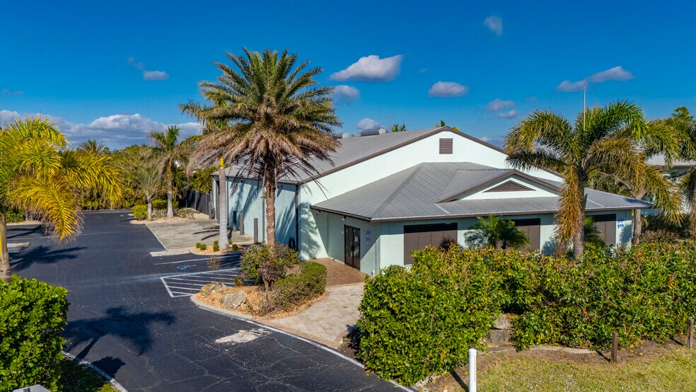 More Photos Of 8270 Pascal Dr, Punta Gorda Service For Sale