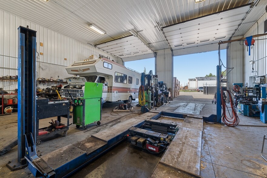 More Photos Of 81 Barstow St, Carseland Auto Repair For Sale