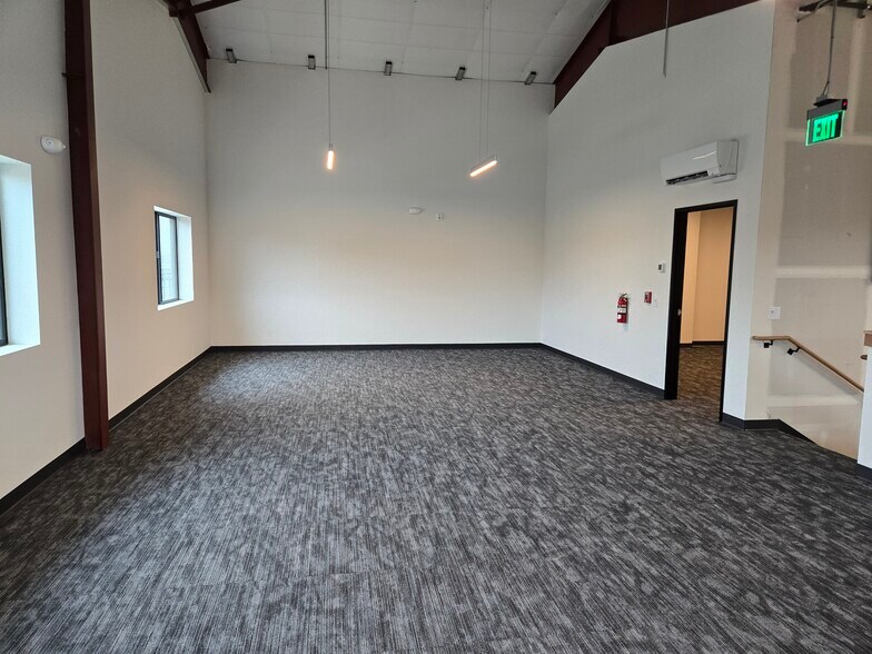 More Photos Of 2450 6th St, Redmond Industrial For Lease
