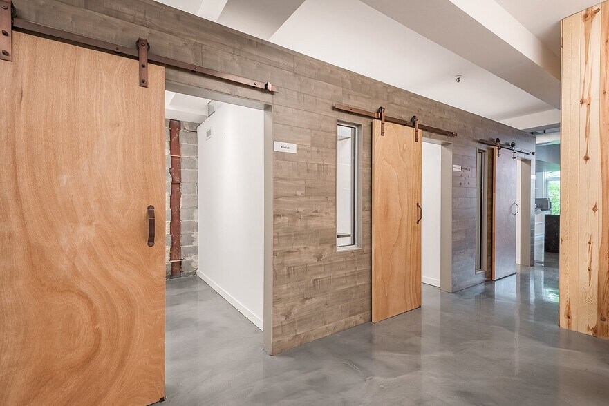 More Photos Of 3939 Rue Wellington, Montréal Storefront Retail Office For Lease
