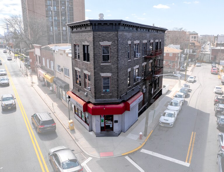 Primary Photo Of 390 Fairview Ave, Fairview Apartments For Sale