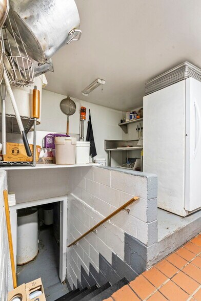 More Photos Of 1107-1109 W 76 Country Blvd, Branson General Retail For Sale