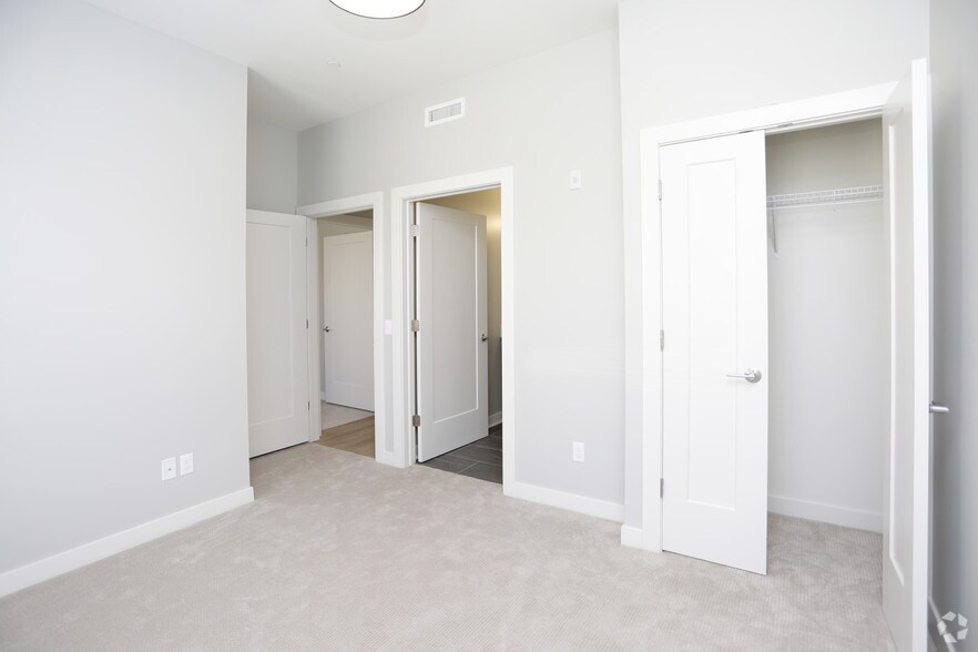 More Photos Of 1059 Wealthy St SE, Grand Rapids Apartments For Lease
