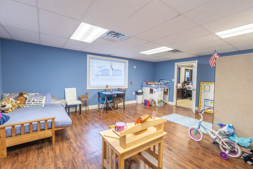 More Photos Of 701 I St, Bedford Warehouse For Sale