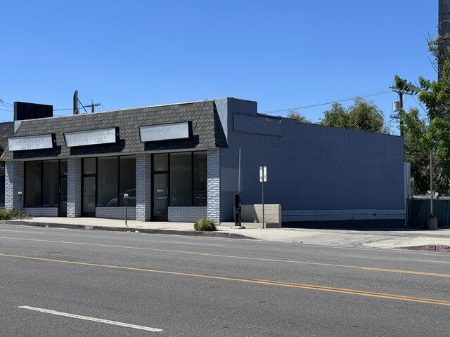 More Photos Of 19445-19449 Ventura Blvd, Tarzana Storefront For Sale