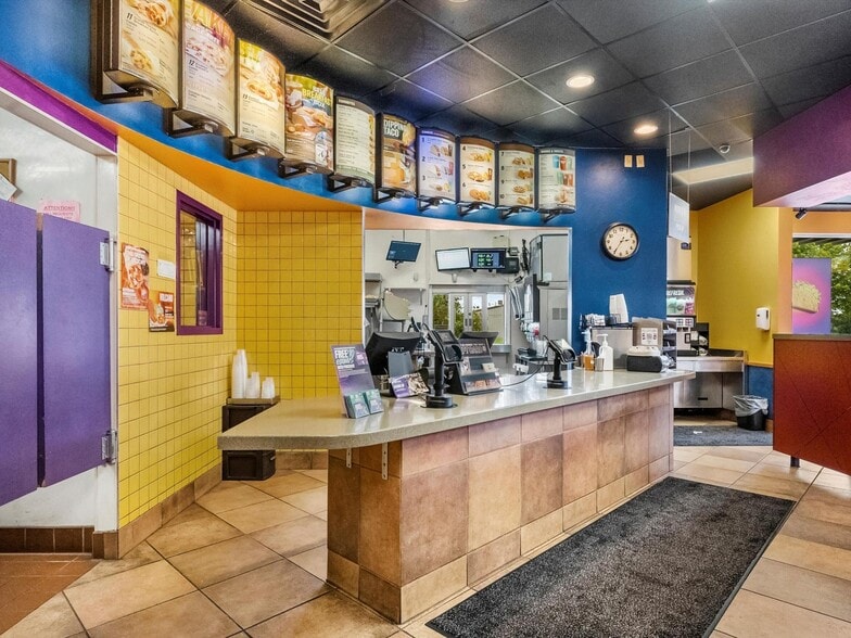 More Photos Of 1331 Green Bay Rd, Sturgeon Bay Service Station For Sale