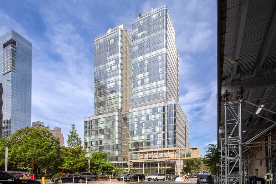 More Photos Of 565 Broome St, New York Apartments For Lease