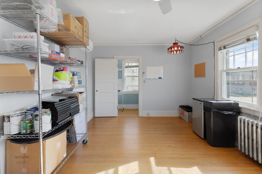 More Photos Of 883 SW Church St, Dallas Restaurant For Sale