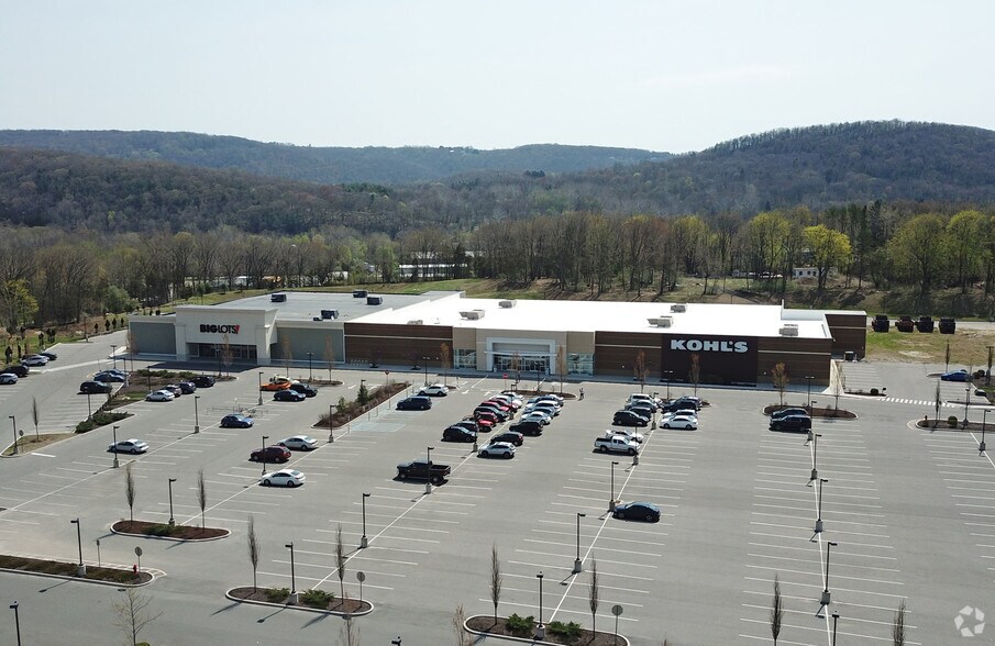 More Photos Of 169 Danbury Rd, New Milford Unknown For Lease