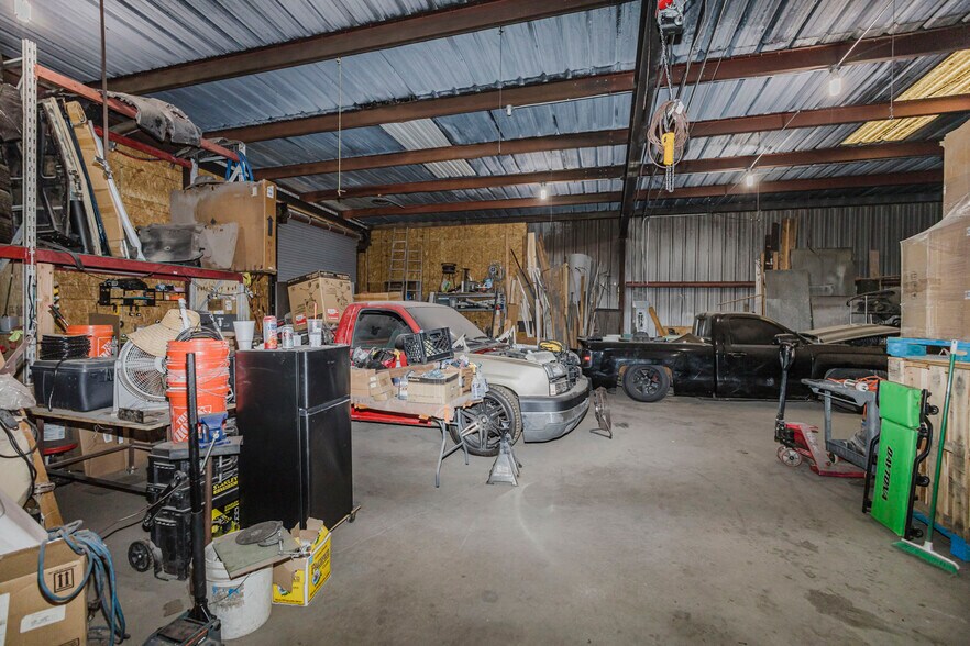 More Photos Of 925 E 19th St, Wichita Warehouse For Sale