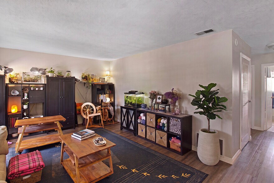 More Photos Of 1920 Latham St, Mountain View Apartments For Sale