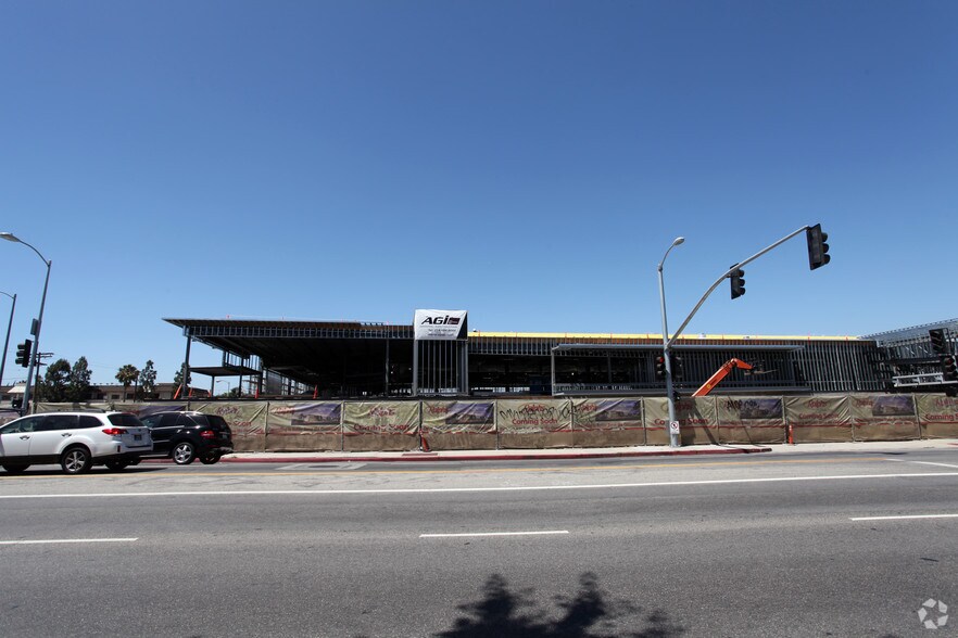 More Photos Of 14049 Ventura Blvd, Sherman Oaks General Retail For Sale