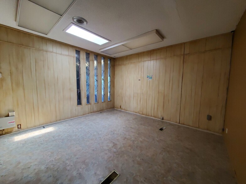 More Photos Of 1343-1353 W Main St, Merced General Retail For Sale