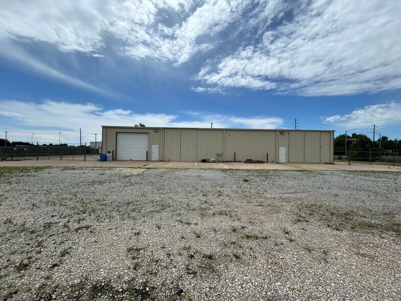 More Photos Of 10549 NW 10th St, Oklahoma City Industrial For Lease