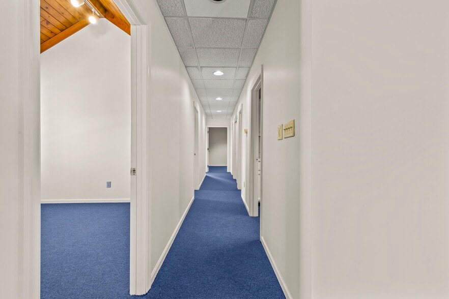 More Photos Of 73 E Wilson Bridge Rd, Worthington Office For Sale