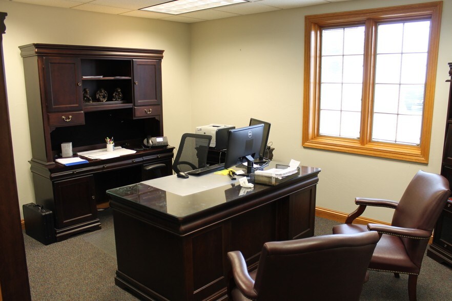 More Photos Of 2848 Memorial Dr, Two Rivers Medical For Lease