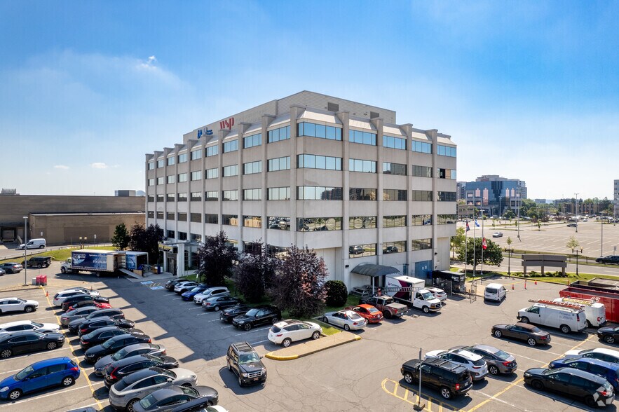 More Photos Of 2525 Boul Daniel-Johnson, Laval Office For Sale