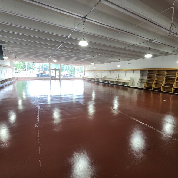 More Photos Of 4802 Charlotte Pike, Nashville Storefront For Lease