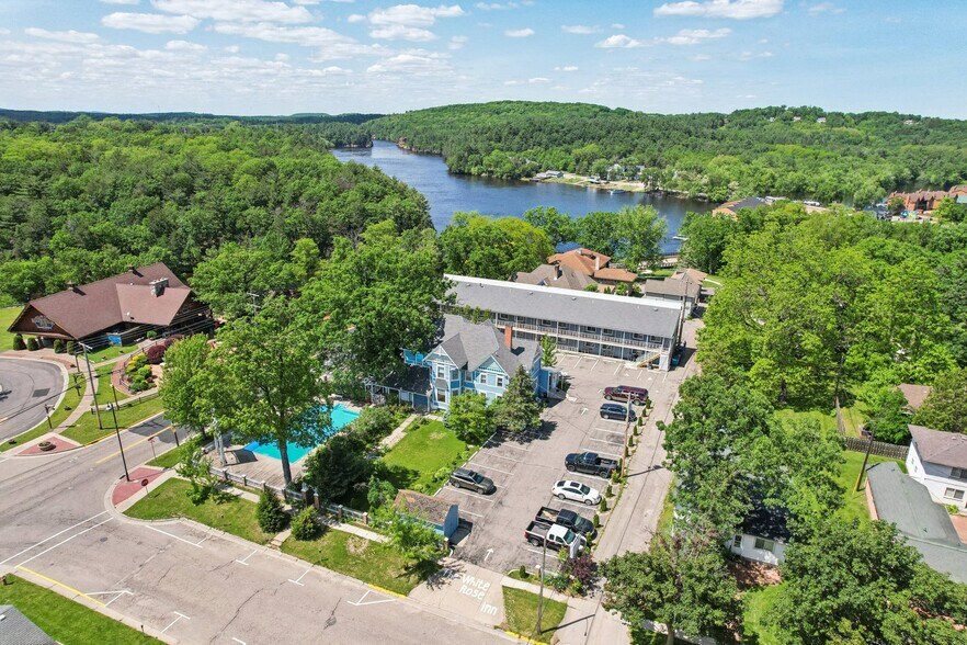 More Photos Of 910 River Rd, Wisconsin Dells Hotel For Sale