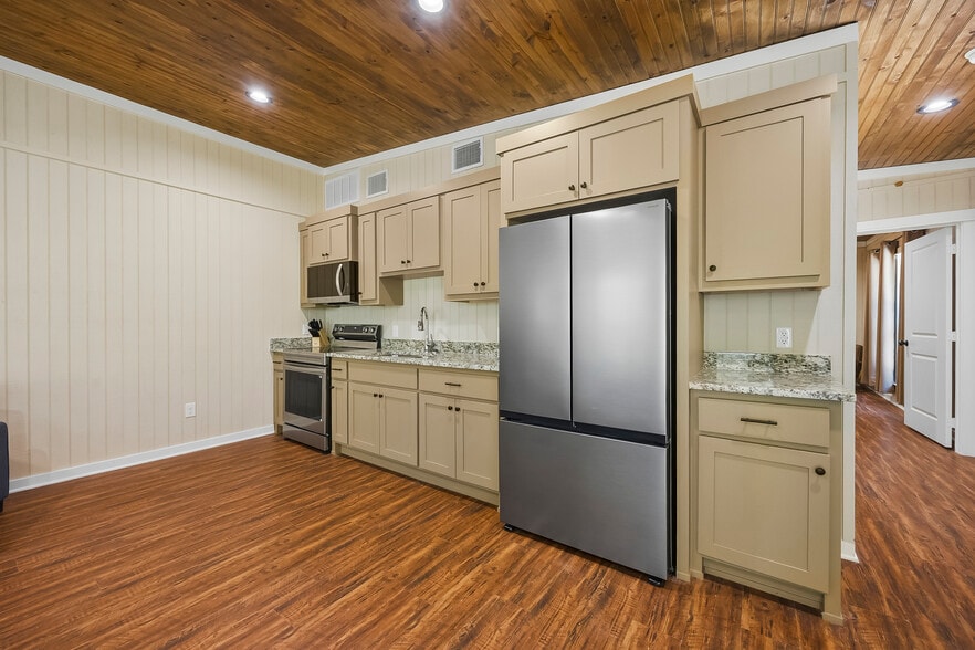 More Photos Of 397 VZ County Road 3611, Edgewood Sports And Entertainment For Sale