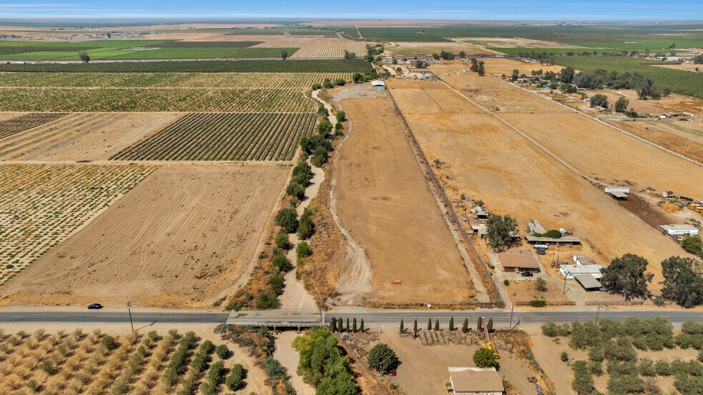 More Photos Of 6785 Rd 136, Earlimart Warehouse For Sale