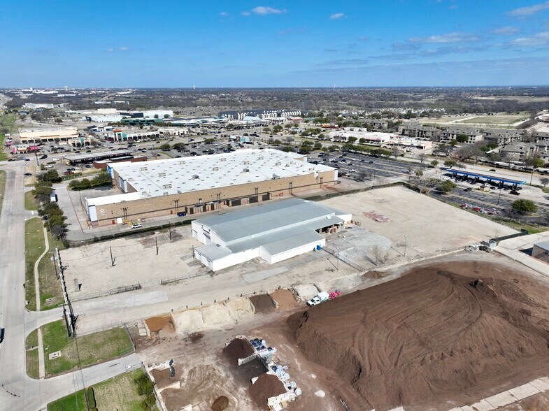 More Photos Of 6000 Split Trail Rd, Plano Warehouse For Lease