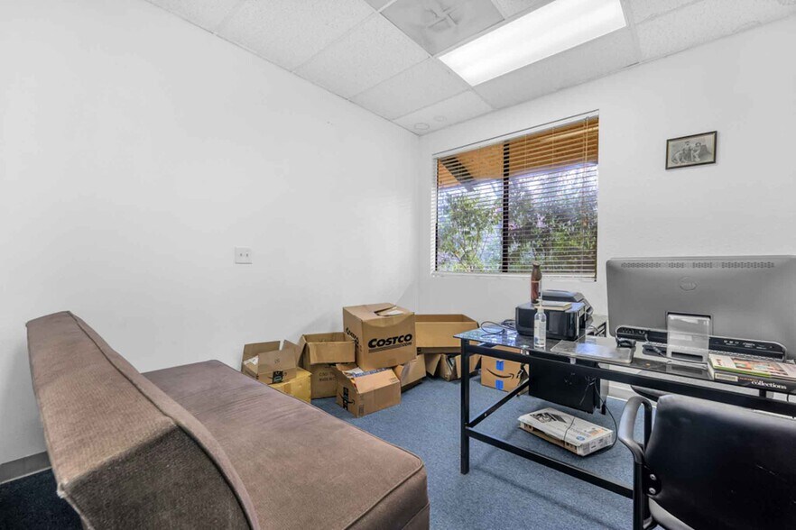 More Photos Of 22231 Mulholland Hwy, Calabasas Office For Lease