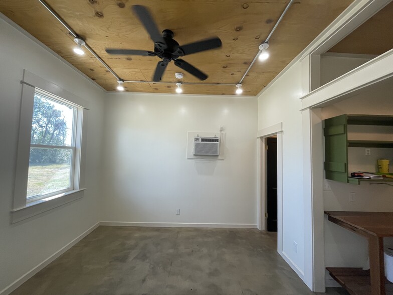 More Photos Of 1300 Martin Luther King Blvd,, La Marque Service For Sale
