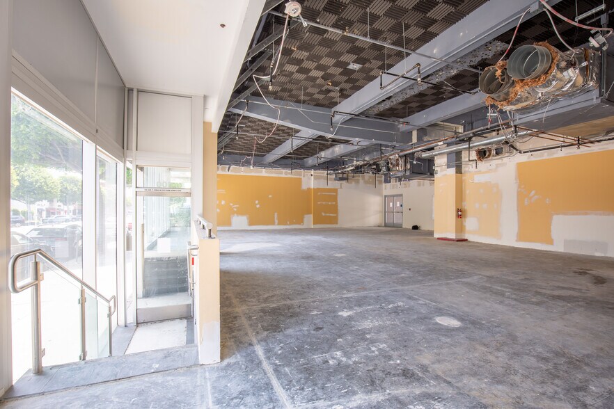 More Photos Of 315 S Beverly Dr, Beverly Hills Office For Lease