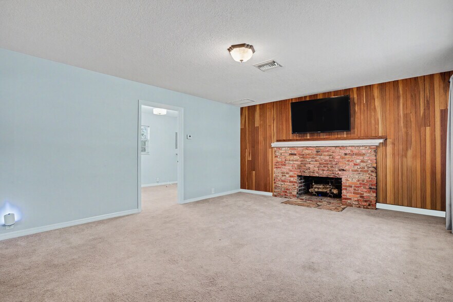 More Photos Of 883 Southwind Ln, Largo Industrial For Sale