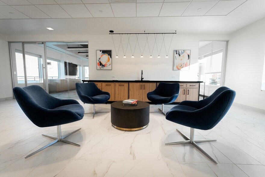 More Photos Of 2000 14th St N, Arlington Office For Lease