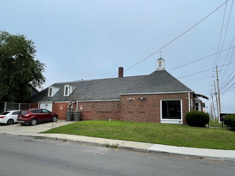 More Photos Of 2901 W 16th St, Indianapolis Freestanding For Sale