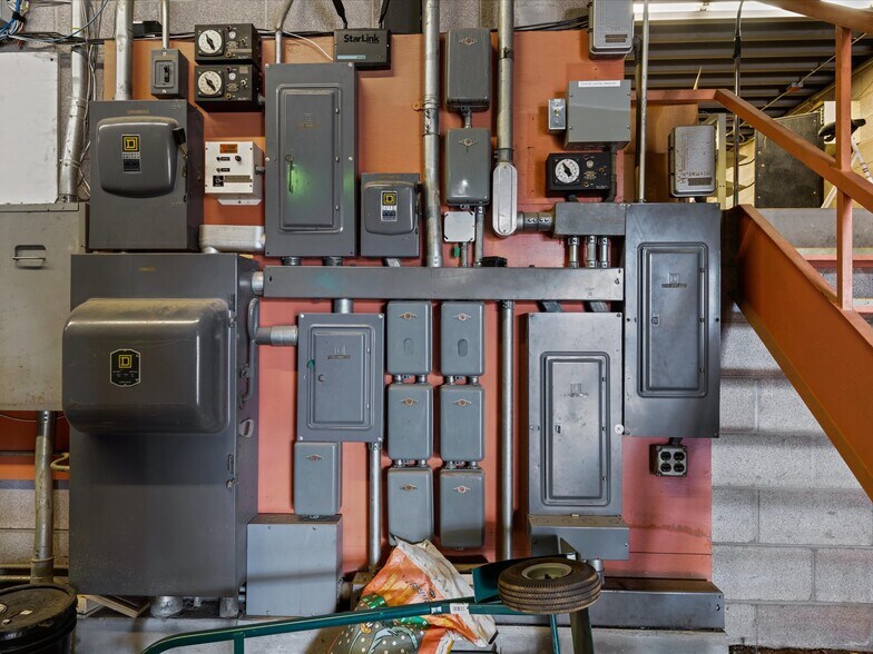 More Photos Of 126 S Maple St, Nowata Office For Sale