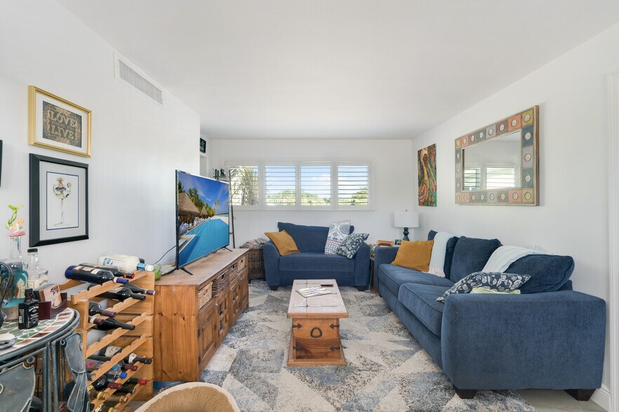 More Photos Of 100636 Overseas Hwy, Key Largo Storefront Retail Residential For Sale