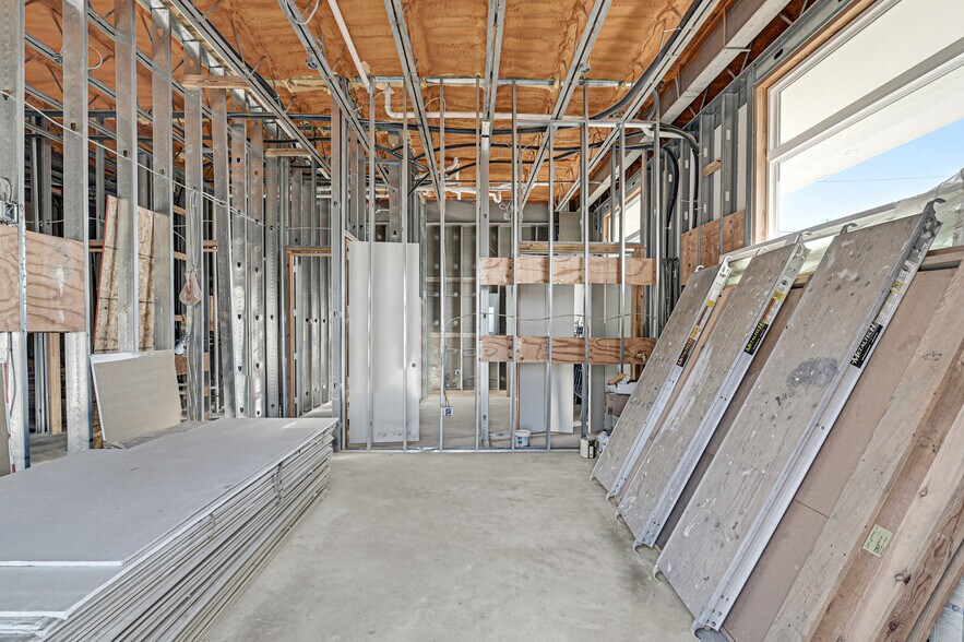 More Photos Of 1511 W 12th St, Houston Office For Sale