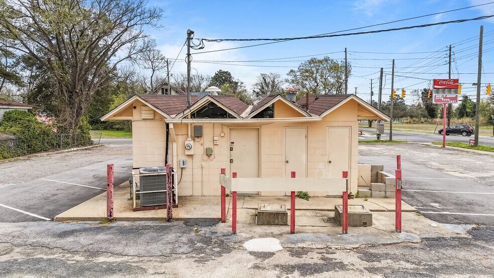 More Photos Of 415 S John St, Goldsboro Restaurant For Sale
