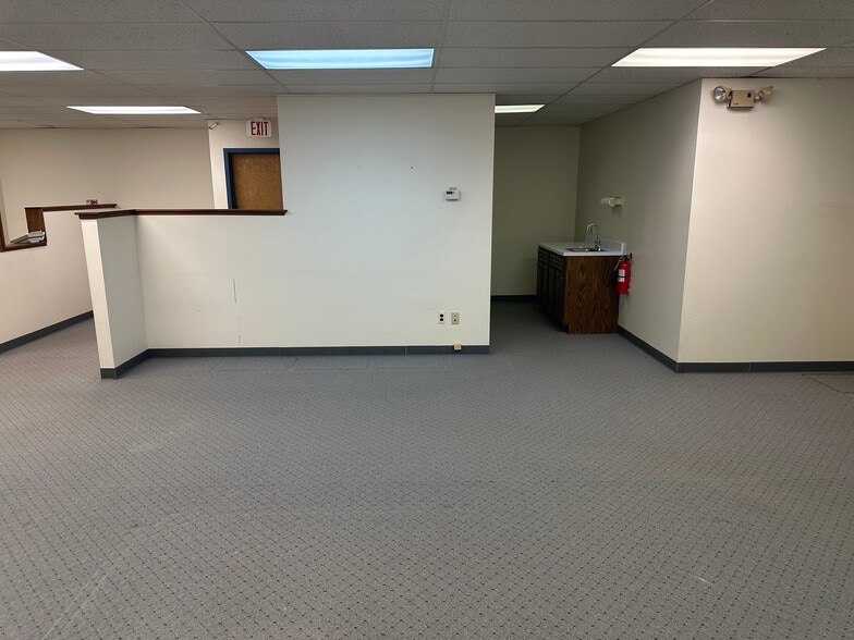 More Photos Of 886 Belmont Ave, North Haledon Storefront Retail Office For Lease