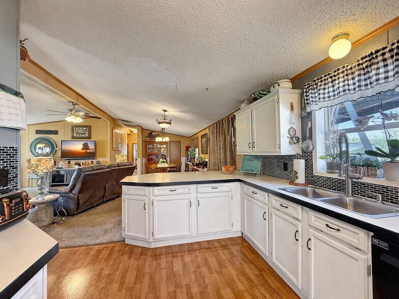 More Photos Of 5955 Sawmill Mesa Rd, Delta Specialty For Sale