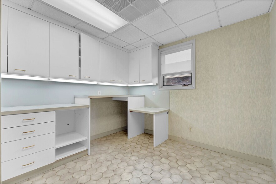 More Photos Of 600 Coventry Dr, Phillipsburg Medical For Sale