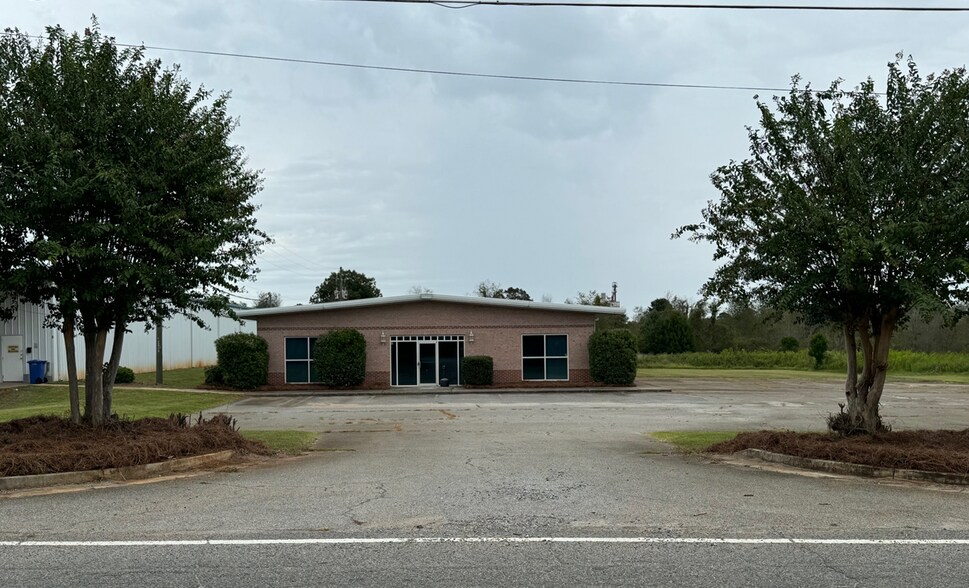 More Photos Of 103 Industrial Park Dr, Perry Distribution For Lease