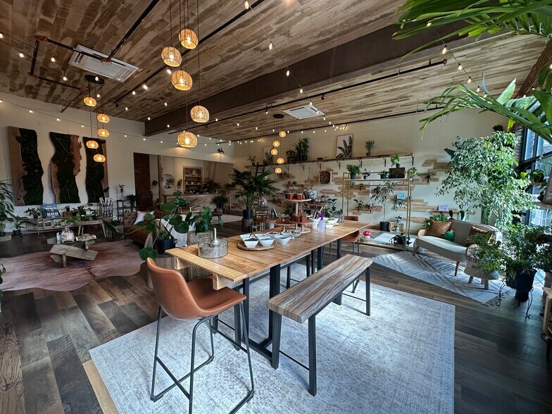 More Photos Of 154 S Main St, Zelienople Freestanding For Lease